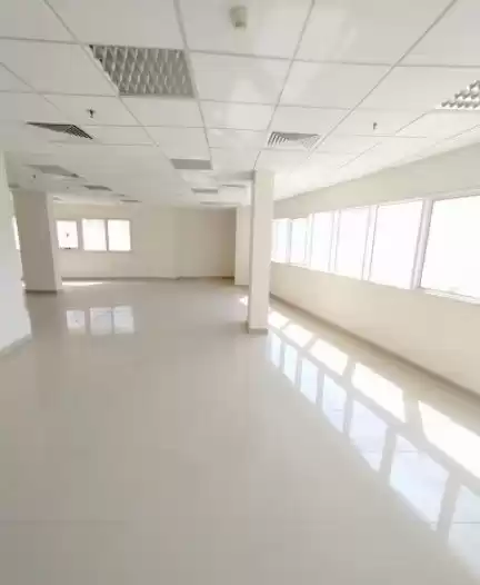 商业的 就绪物业 U/F 办公室  出租 在 萨德 , 多哈 #14001 - 1  image 